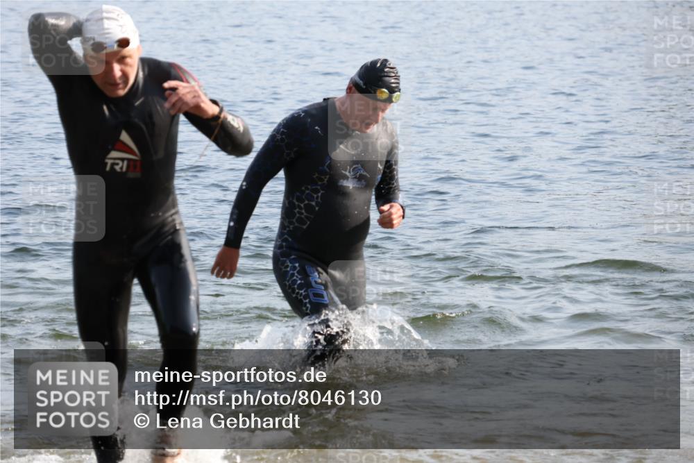 15.06.2025 - 27. Vierlanden-Triathlon Lena Gebhardt http://msf.ph/oto/8046130 15.06.2025 08:42:03 Schwimmen 121, 128, 135 meine-sportfotos.de