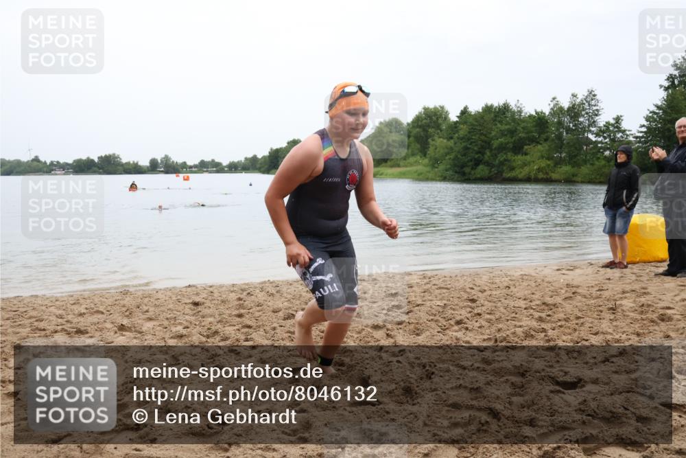 21.06.2025 - 27. Vierlanden-Triathlon Lena Gebhardt http://msf.ph/oto/8046132 15.06.2025 14:52:24 Schwimmen 1361 meine-sportfotos.de