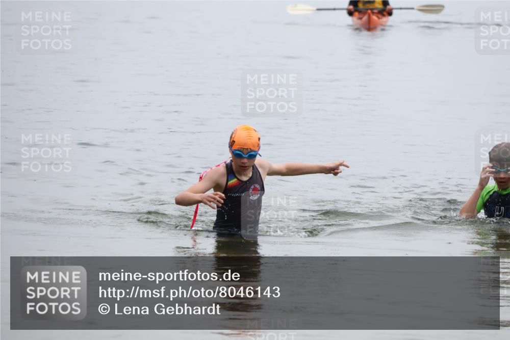 21.06.2025 - 27. Vierlanden-Triathlon Lena Gebhardt http://msf.ph/oto/8046143 15.06.2025 14:52:46 Schwimmen 1358, 1370 meine-sportfotos.de