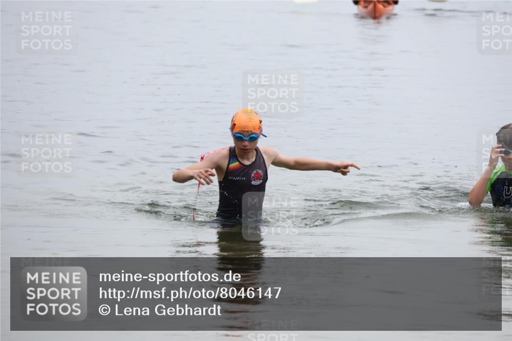 21.06.2025 - 27. Vierlanden-Triathlon Lena Gebhardt http://msf.ph/oto/8046147 15.06.2025 14:52:46 Schwimmen 1358, 1370 meine-sportfotos.de