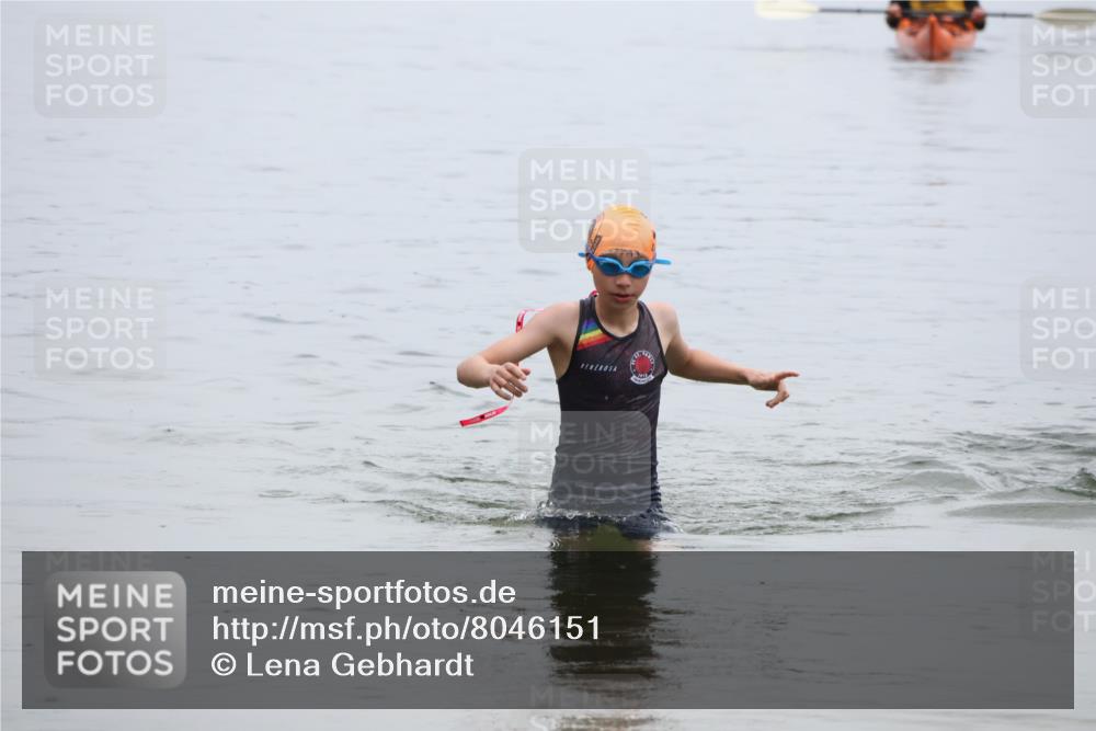 21.06.2025 - 27. Vierlanden-Triathlon Lena Gebhardt http://msf.ph/oto/8046151 15.06.2025 14:52:46 Schwimmen 1358, 1370 meine-sportfotos.de