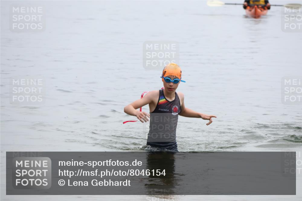 21.06.2025 - 27. Vierlanden-Triathlon Lena Gebhardt http://msf.ph/oto/8046154 15.06.2025 14:52:47 Schwimmen 1358, 1370 meine-sportfotos.de