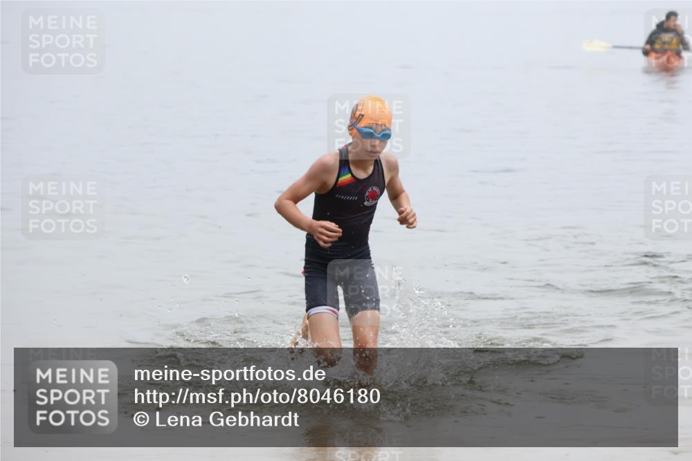 21.06.2025 - 27. Vierlanden-Triathlon Lena Gebhardt http://msf.ph/oto/8046180 15.06.2025 14:52:50 Schwimmen 1358, 1370 meine-sportfotos.de