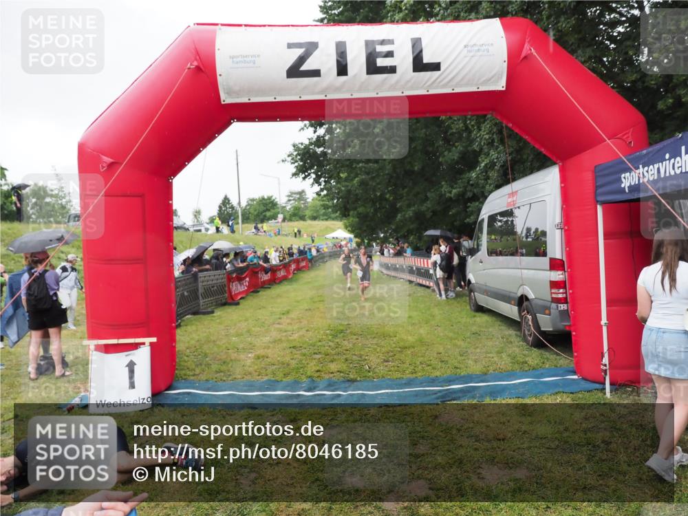 21.06.2025 - 27. Vierlanden-Triathlon MichiJ http://msf.ph/oto/8046185 15.06.2026 13:58:44 Ziel 1156, 1400 meine-sportfotos.de