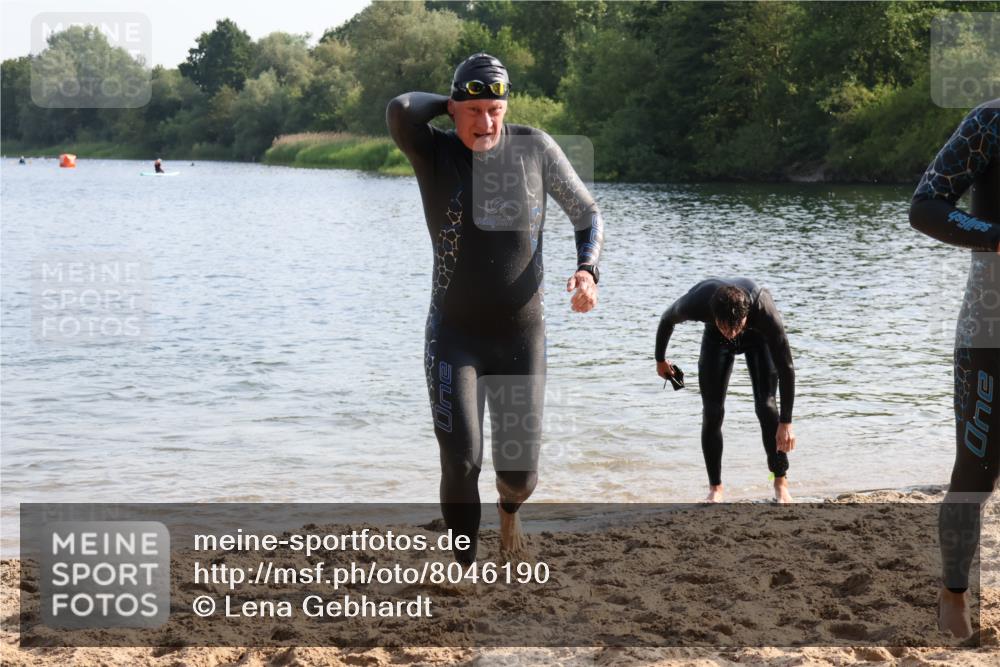 15.06.2025 - 27. Vierlanden-Triathlon Lena Gebhardt http://msf.ph/oto/8046190 15.06.2025 08:42:09 Schwimmen 71, 121, 128, 135, 191 meine-sportfotos.de