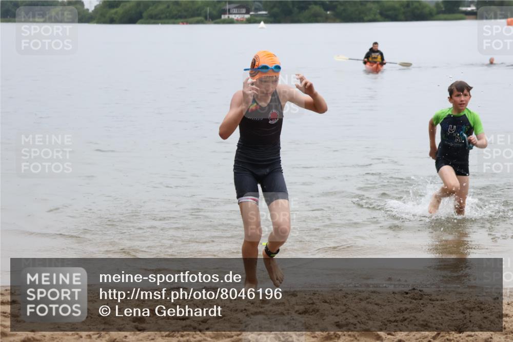 21.06.2025 - 27. Vierlanden-Triathlon Lena Gebhardt http://msf.ph/oto/8046196 15.06.2025 14:52:52 Schwimmen 1358, 1370 meine-sportfotos.de