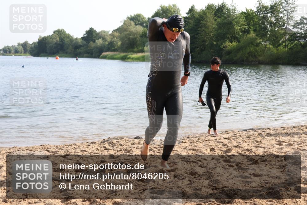 15.06.2025 - 27. Vierlanden-Triathlon Lena Gebhardt http://msf.ph/oto/8046205 15.06.2025 08:42:10 Schwimmen 71, 121, 128, 135, 191 meine-sportfotos.de