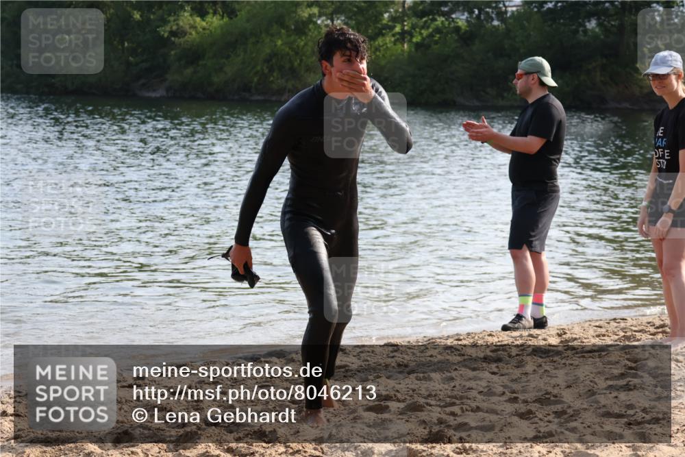 15.06.2025 - 27. Vierlanden-Triathlon Lena Gebhardt http://msf.ph/oto/8046213 15.06.2025 08:42:12 Schwimmen 71, 121, 128, 135, 191 meine-sportfotos.de