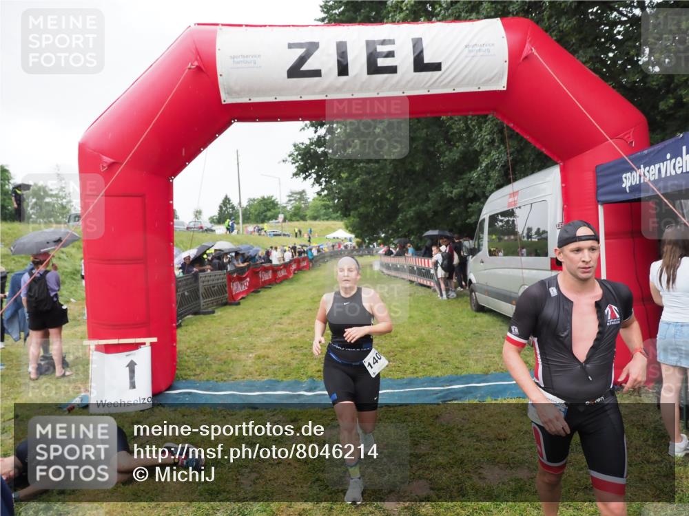 21.06.2025 - 27. Vierlanden-Triathlon MichiJ http://msf.ph/oto/8046214 15.06.2026 13:58:48 Ziel 1156, 1400 meine-sportfotos.de