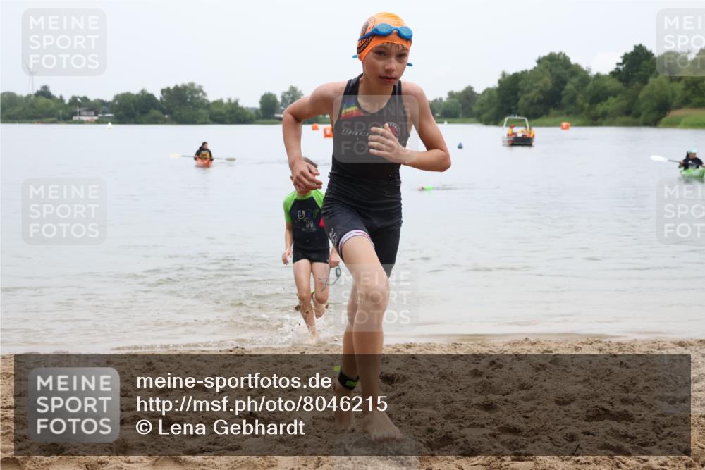 21.06.2025 - 27. Vierlanden-Triathlon Lena Gebhardt http://msf.ph/oto/8046215 15.06.2025 14:52:54 Schwimmen 1358, 1370 meine-sportfotos.de