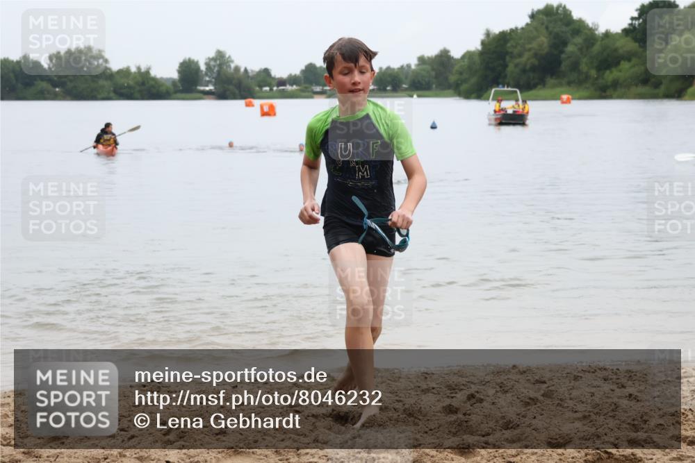 21.06.2025 - 27. Vierlanden-Triathlon Lena Gebhardt http://msf.ph/oto/8046232 15.06.2025 14:52:55 Schwimmen 1358, 1370 meine-sportfotos.de
