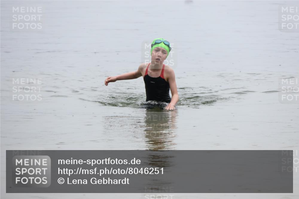 21.06.2025 - 27. Vierlanden-Triathlon Lena Gebhardt http://msf.ph/oto/8046251 15.06.2025 14:53:18 Schwimmen 1368 meine-sportfotos.de