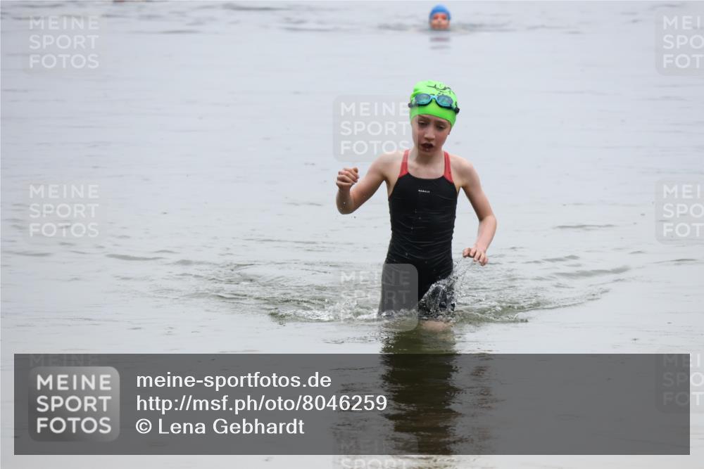 21.06.2025 - 27. Vierlanden-Triathlon Lena Gebhardt http://msf.ph/oto/8046259 15.06.2025 14:53:20 Schwimmen 1368 meine-sportfotos.de