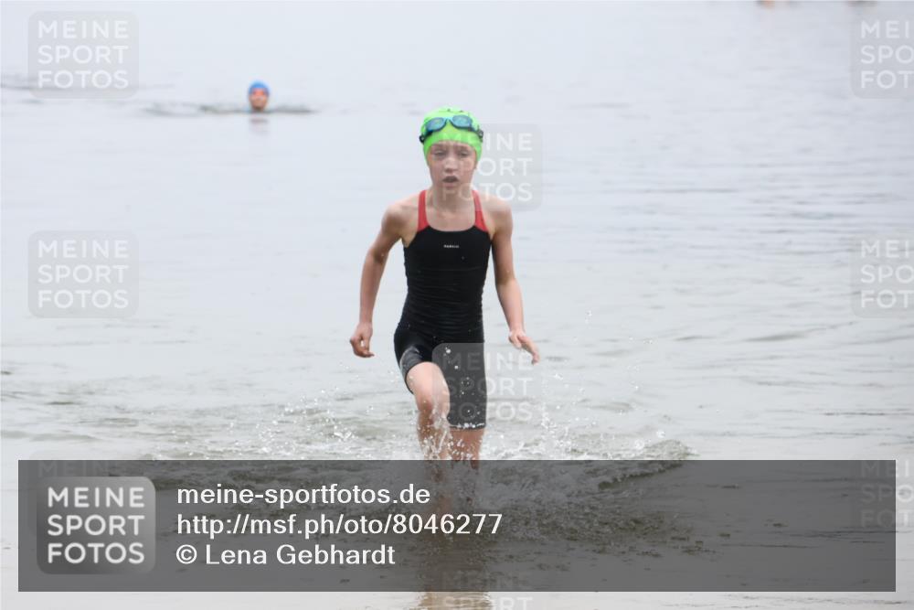 21.06.2025 - 27. Vierlanden-Triathlon Lena Gebhardt http://msf.ph/oto/8046277 15.06.2025 14:53:22 Schwimmen 1368 meine-sportfotos.de
