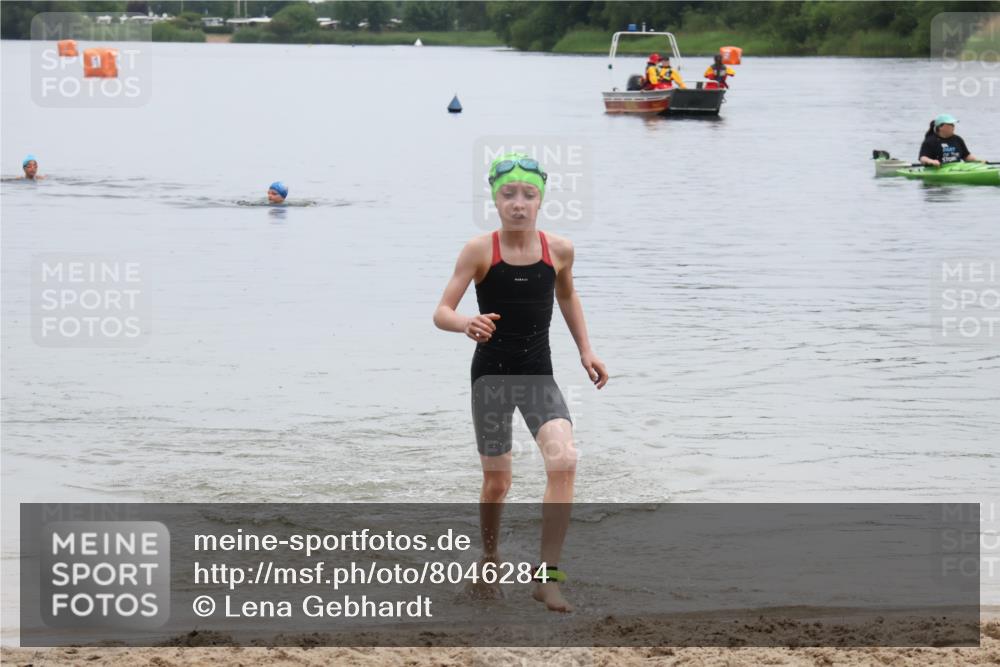 21.06.2025 - 27. Vierlanden-Triathlon Lena Gebhardt http://msf.ph/oto/8046284 15.06.2025 14:53:23 Schwimmen 1368 meine-sportfotos.de