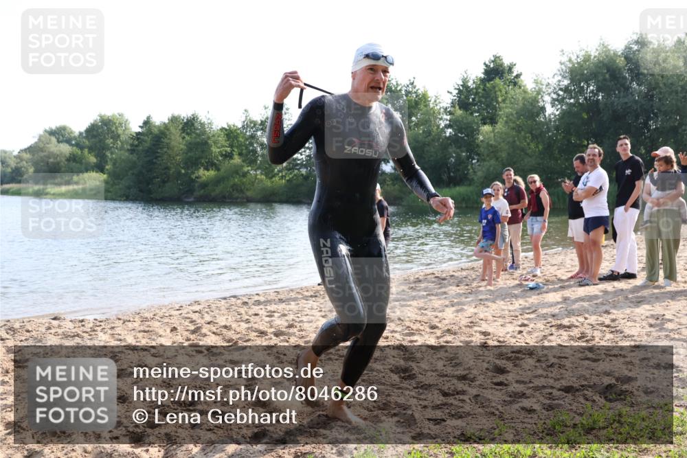 15.06.2025 - 27. Vierlanden-Triathlon Lena Gebhardt http://msf.ph/oto/8046286 15.06.2025 08:42:18 Schwimmen 71, 121, 135, 191 meine-sportfotos.de