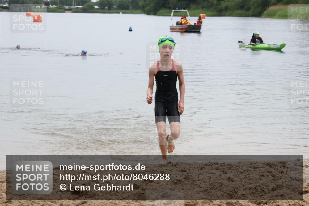 21.06.2025 - 27. Vierlanden-Triathlon Lena Gebhardt http://msf.ph/oto/8046288 15.06.2025 14:53:24 Schwimmen 1368 meine-sportfotos.de