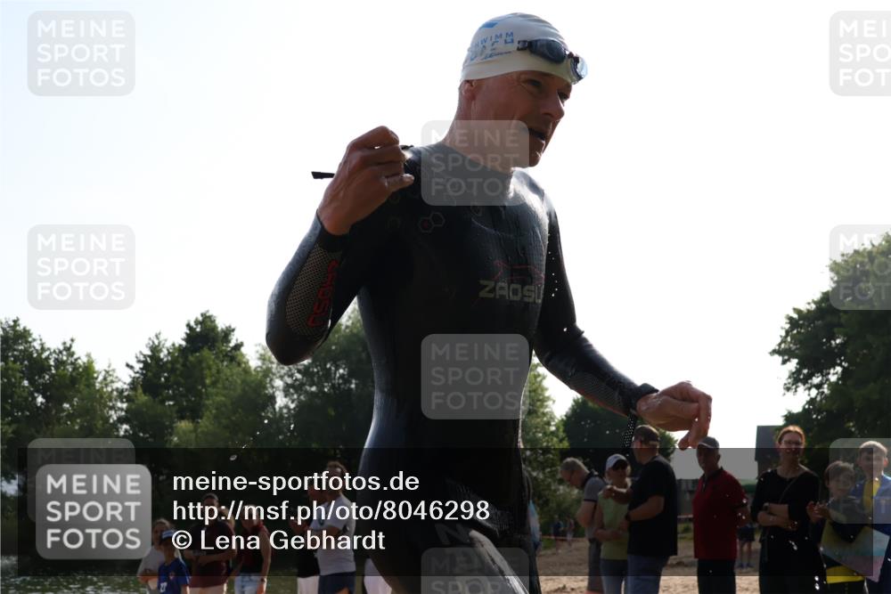 15.06.2025 - 27. Vierlanden-Triathlon Lena Gebhardt http://msf.ph/oto/8046298 15.06.2025 08:42:19 Schwimmen 71, 121, 135, 191 meine-sportfotos.de