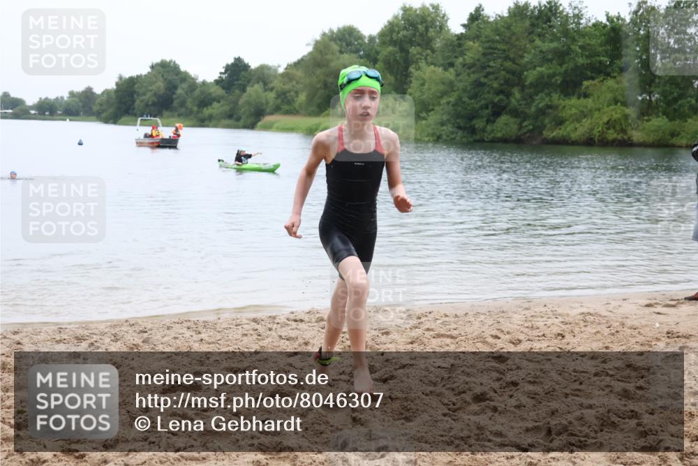 21.06.2025 - 27. Vierlanden-Triathlon Lena Gebhardt http://msf.ph/oto/8046307 15.06.2025 14:53:25 Schwimmen 1368 meine-sportfotos.de