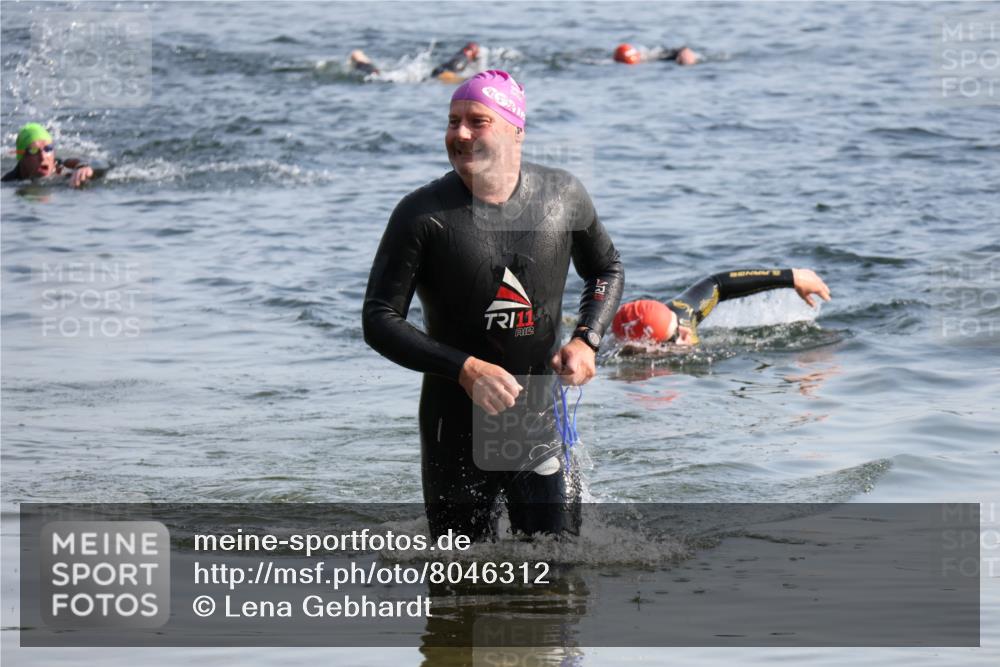 15.06.2025 - 27. Vierlanden-Triathlon Lena Gebhardt http://msf.ph/oto/8046312 15.06.2025 08:42:44 Schwimmen 137, 154 meine-sportfotos.de