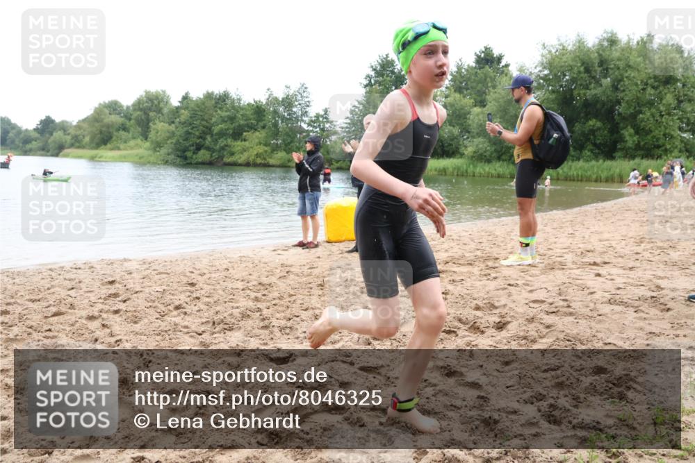 21.06.2025 - 27. Vierlanden-Triathlon Lena Gebhardt http://msf.ph/oto/8046325 15.06.2025 14:53:26 Schwimmen 1368 meine-sportfotos.de