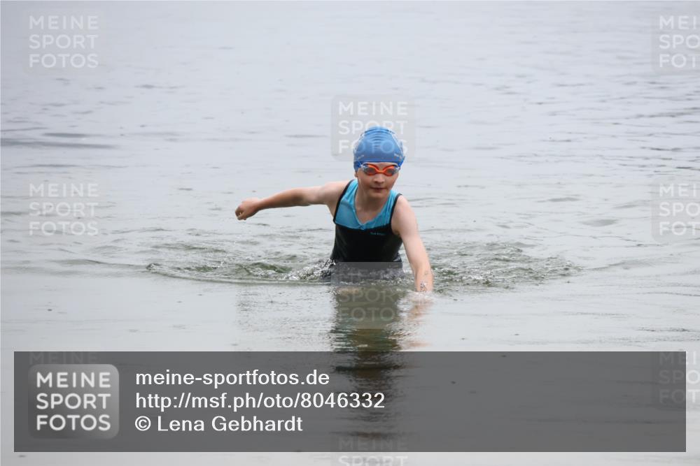 21.06.2025 - 27. Vierlanden-Triathlon Lena Gebhardt http://msf.ph/oto/8046332 15.06.2025 14:53:57 Schwimmen 1356 meine-sportfotos.de