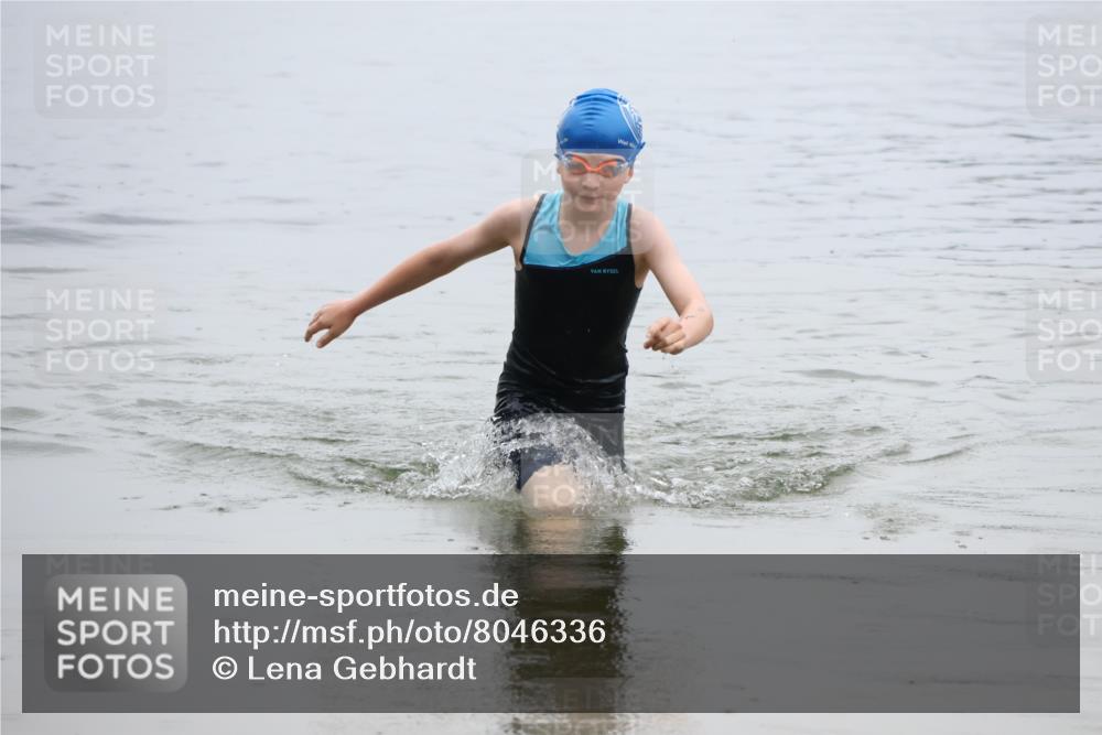 21.06.2025 - 27. Vierlanden-Triathlon Lena Gebhardt http://msf.ph/oto/8046336 15.06.2025 14:53:58 Schwimmen 1356 meine-sportfotos.de