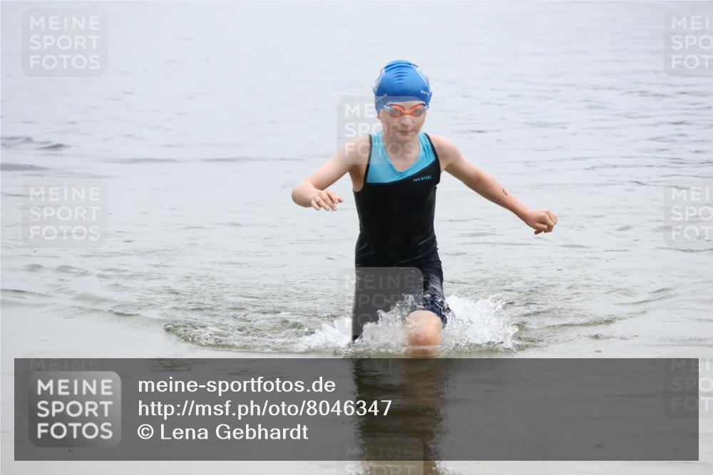 21.06.2025 - 27. Vierlanden-Triathlon Lena Gebhardt http://msf.ph/oto/8046347 15.06.2025 14:53:58 Schwimmen 1356 meine-sportfotos.de