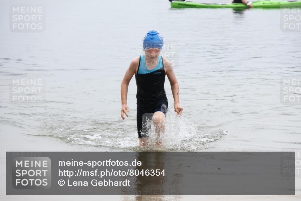 21.06.2025 - 27. Vierlanden-Triathlon Lena Gebhardt http://msf.ph/oto/8046354 15.06.2025 14:53:59 Schwimmen 1356 meine-sportfotos.de
