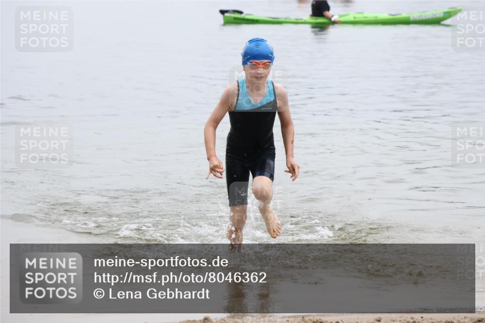 21.06.2025 - 27. Vierlanden-Triathlon Lena Gebhardt http://msf.ph/oto/8046362 15.06.2025 14:54:00 Schwimmen 1356 meine-sportfotos.de