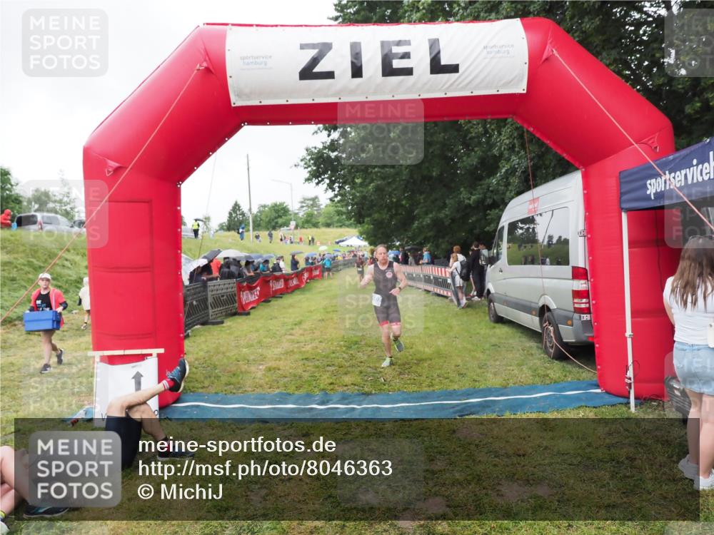 21.06.2025 - 27. Vierlanden-Triathlon MichiJ http://msf.ph/oto/8046363 15.06.2026 14:00:03 Ziel 1107 meine-sportfotos.de
