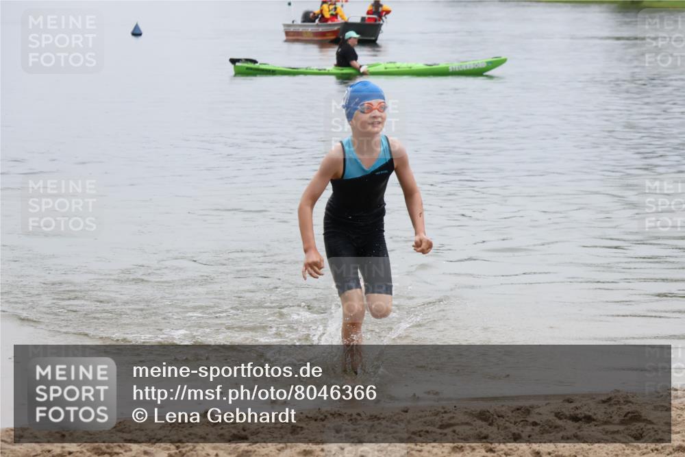 21.06.2025 - 27. Vierlanden-Triathlon Lena Gebhardt http://msf.ph/oto/8046366 15.06.2025 14:54:01 Schwimmen 1356 meine-sportfotos.de