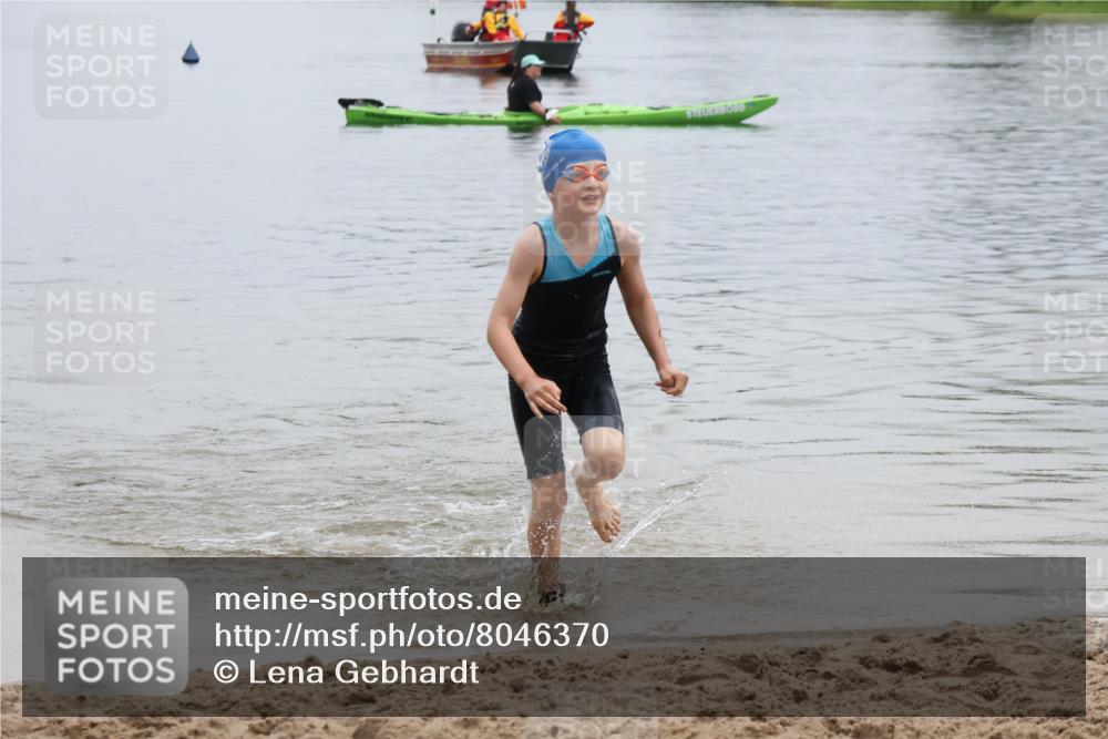 21.06.2025 - 27. Vierlanden-Triathlon Lena Gebhardt http://msf.ph/oto/8046370 15.06.2025 14:54:01 Schwimmen 1356 meine-sportfotos.de
