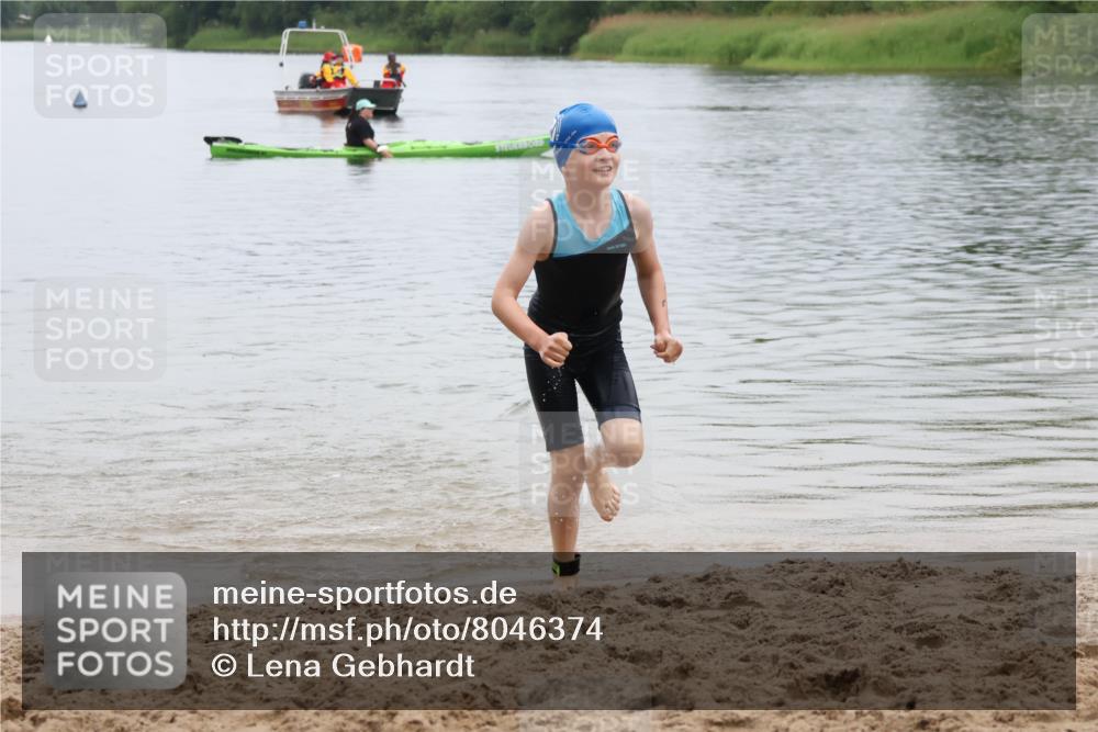 21.06.2025 - 27. Vierlanden-Triathlon Lena Gebhardt http://msf.ph/oto/8046374 15.06.2025 14:54:02 Schwimmen 1356 meine-sportfotos.de