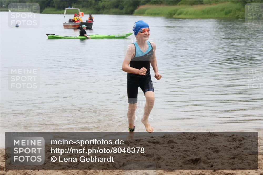 21.06.2025 - 27. Vierlanden-Triathlon Lena Gebhardt http://msf.ph/oto/8046378 15.06.2025 14:54:02 Schwimmen 1356 meine-sportfotos.de