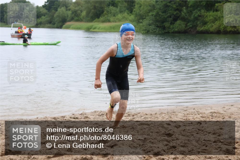 21.06.2025 - 27. Vierlanden-Triathlon Lena Gebhardt http://msf.ph/oto/8046386 15.06.2025 14:54:03 Schwimmen 1356 meine-sportfotos.de