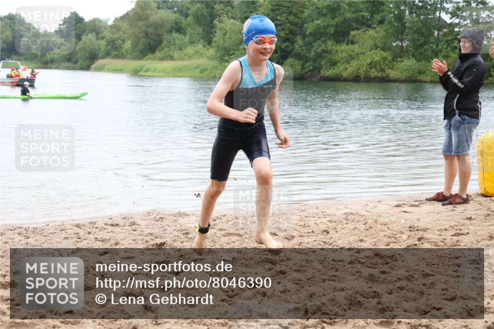 21.06.2025 - 27. Vierlanden-Triathlon Lena Gebhardt http://msf.ph/oto/8046390 15.06.2025 14:54:03 Schwimmen 1356 meine-sportfotos.de