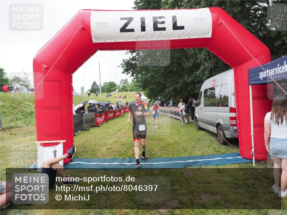 21.06.2025 - 27. Vierlanden-Triathlon MichiJ http://msf.ph/oto/8046397 15.06.2026 14:00:10 Ziel 226, 770, 1106, 1107 meine-sportfotos.de
