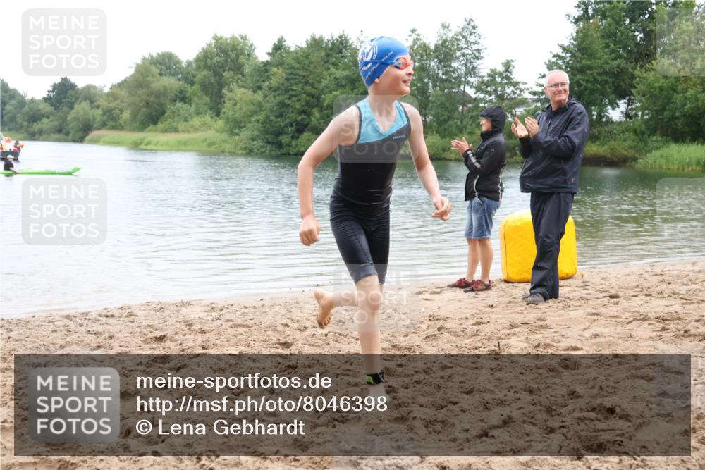 21.06.2025 - 27. Vierlanden-Triathlon Lena Gebhardt http://msf.ph/oto/8046398 15.06.2025 14:54:03 Schwimmen 1356 meine-sportfotos.de