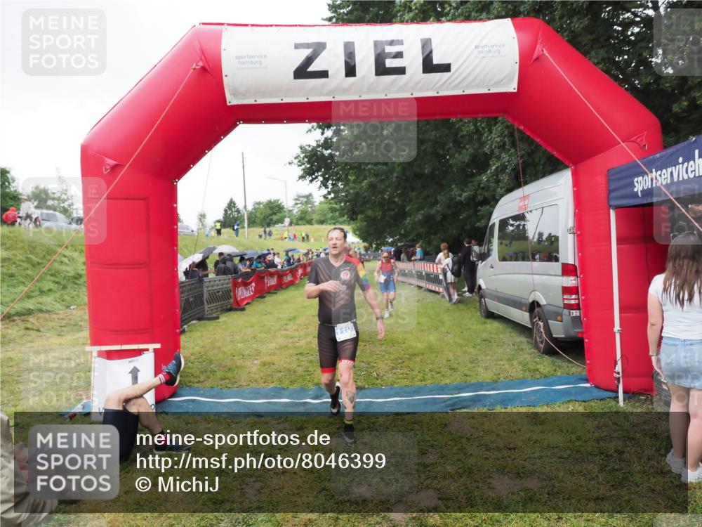 21.06.2025 - 27. Vierlanden-Triathlon MichiJ http://msf.ph/oto/8046399 15.06.2026 14:00:10 Ziel 226, 770, 1106, 1107 meine-sportfotos.de