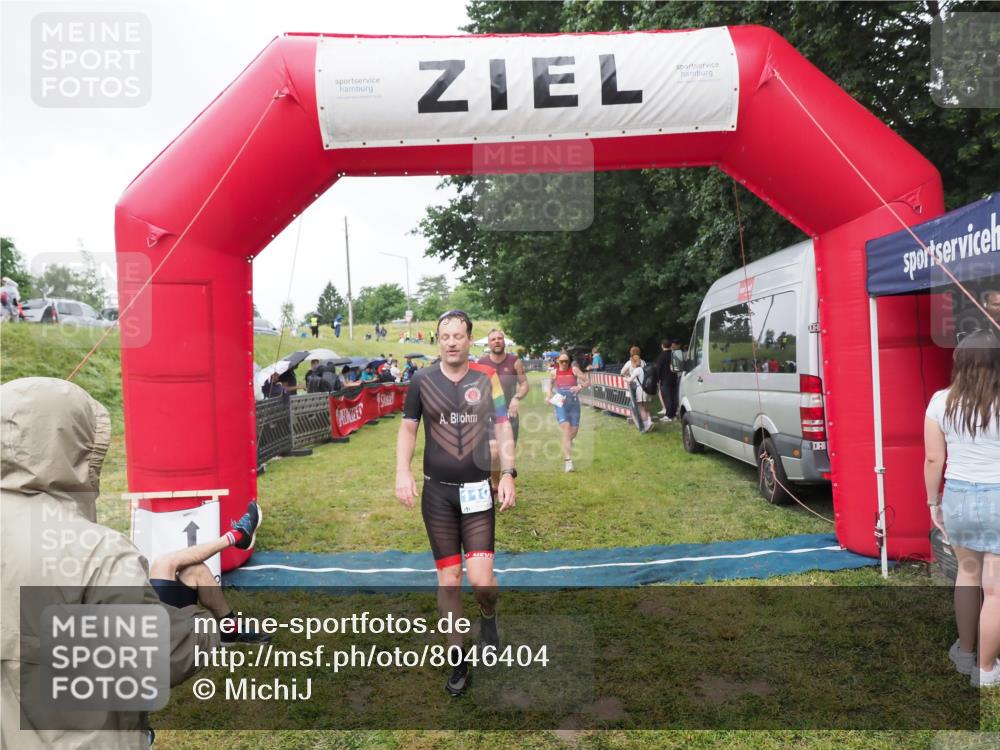 21.06.2025 - 27. Vierlanden-Triathlon MichiJ http://msf.ph/oto/8046404 15.06.2026 14:00:11 Ziel 226, 770, 1106, 1107 meine-sportfotos.de