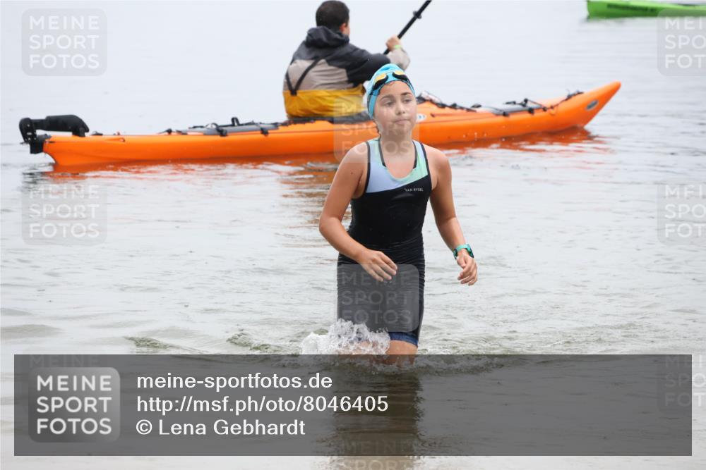21.06.2025 - 27. Vierlanden-Triathlon Lena Gebhardt http://msf.ph/oto/8046405 15.06.2025 14:54:15 Schwimmen 1369 meine-sportfotos.de
