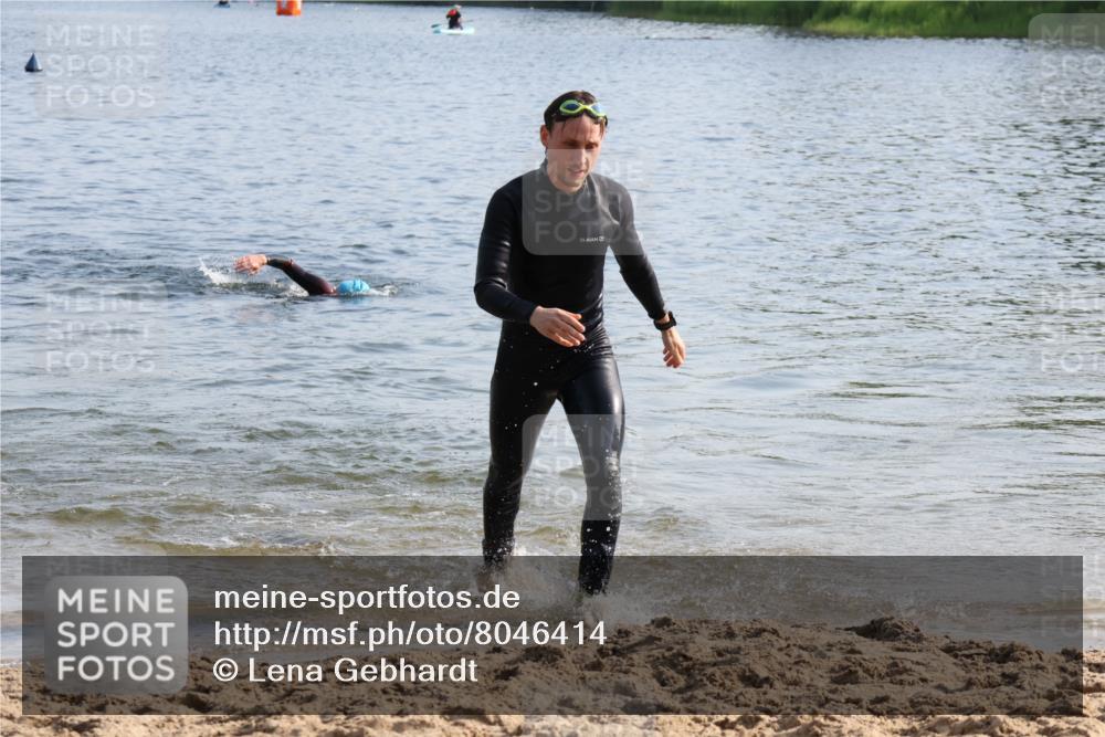 15.06.2025 - 27. Vierlanden-Triathlon Lena Gebhardt http://msf.ph/oto/8046414 15.06.2025 08:42:55 Schwimmen 18, 72, 137, 154 meine-sportfotos.de