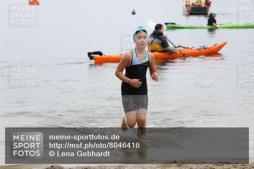 21.06.2025 - 27. Vierlanden-Triathlon Lena Gebhardt http://msf.ph/oto/8046416 15.06.2025 14:54:16 Schwimmen 1369 meine-sportfotos.de