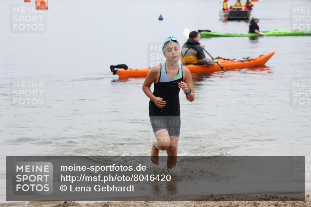 21.06.2025 - 27. Vierlanden-Triathlon Lena Gebhardt http://msf.ph/oto/8046420 15.06.2025 14:54:16 Schwimmen 1369 meine-sportfotos.de