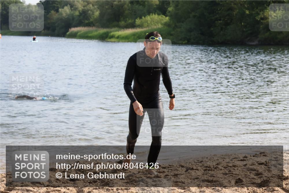 15.06.2025 - 27. Vierlanden-Triathlon Lena Gebhardt http://msf.ph/oto/8046426 15.06.2025 08:42:57 Schwimmen 18, 72, 100, 137, 154 meine-sportfotos.de