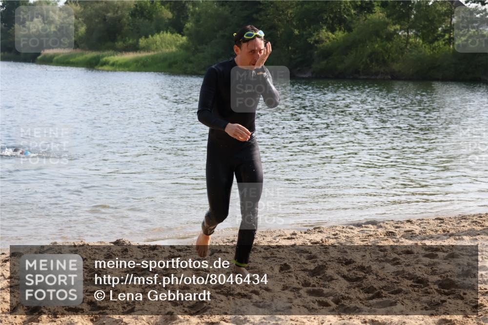 15.06.2025 - 27. Vierlanden-Triathlon Lena Gebhardt http://msf.ph/oto/8046434 15.06.2025 08:42:58 Schwimmen 18, 72, 100, 137, 154 meine-sportfotos.de