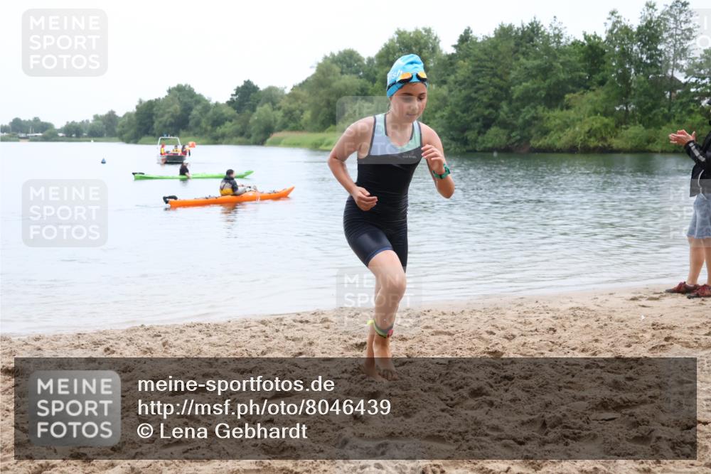 21.06.2025 - 27. Vierlanden-Triathlon Lena Gebhardt http://msf.ph/oto/8046439 15.06.2025 14:54:19 Schwimmen 1369 meine-sportfotos.de