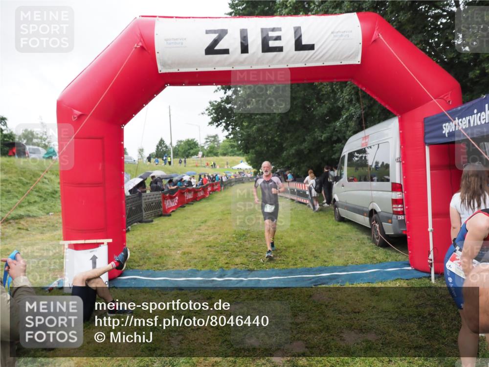 21.06.2025 - 27. Vierlanden-Triathlon MichiJ http://msf.ph/oto/8046440 15.06.2026 14:00:17 Ziel 226, 770, 800, 1106 meine-sportfotos.de