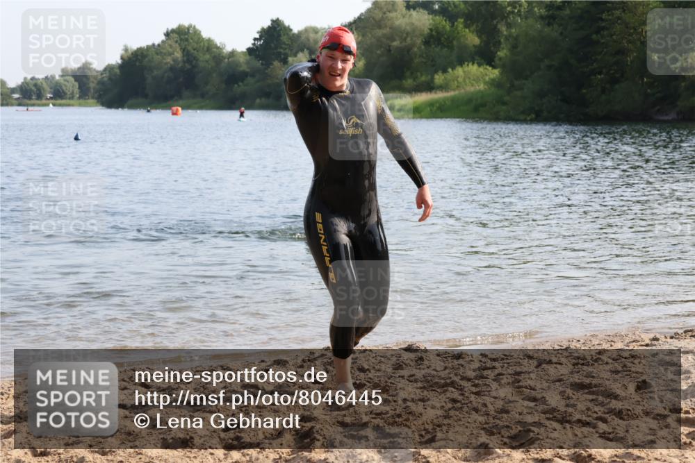 15.06.2025 - 27. Vierlanden-Triathlon Lena Gebhardt http://msf.ph/oto/8046445 15.06.2025 08:43:00 Schwimmen 18, 72, 100, 137 meine-sportfotos.de